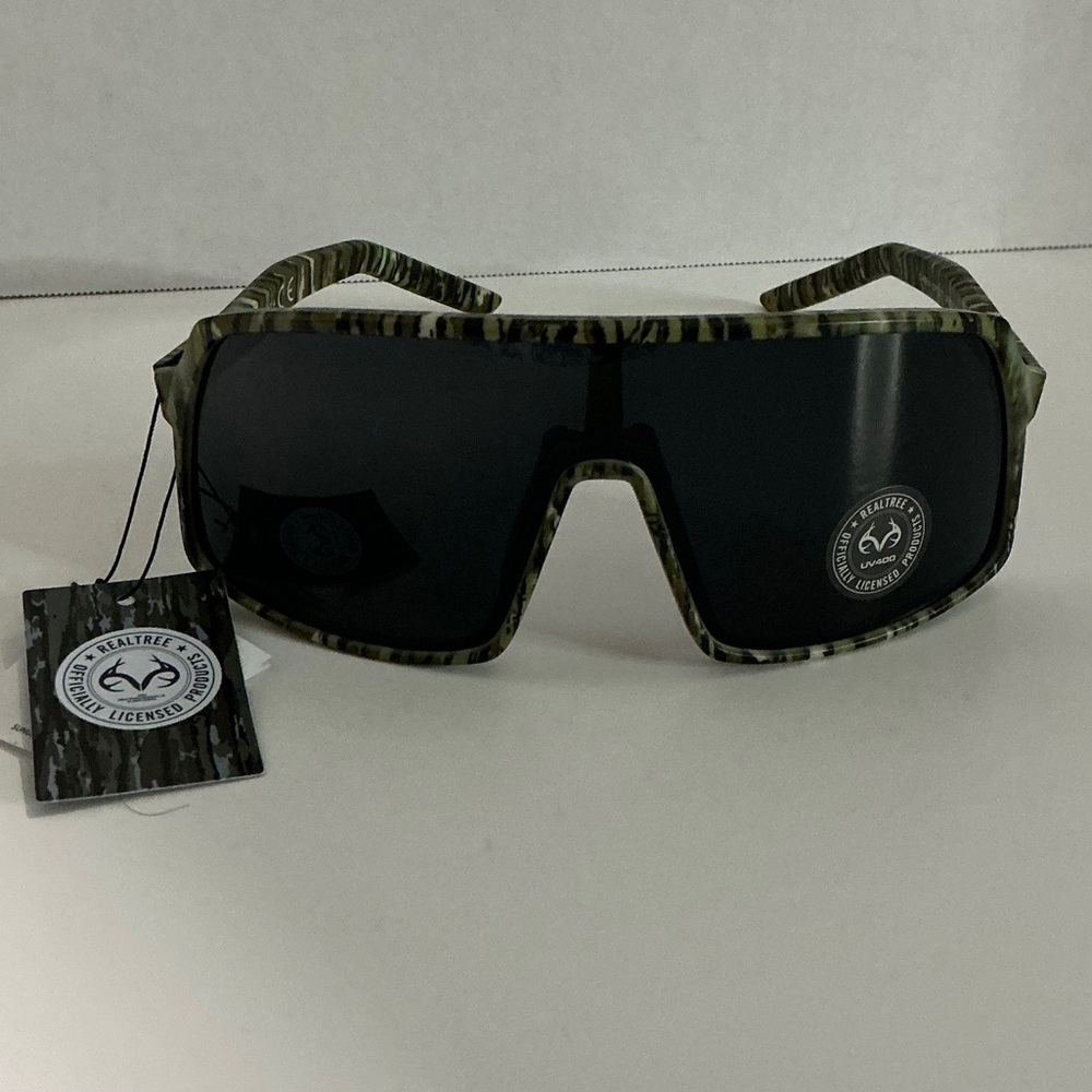 NWT Realtree Camo Men’s Sunglasses
